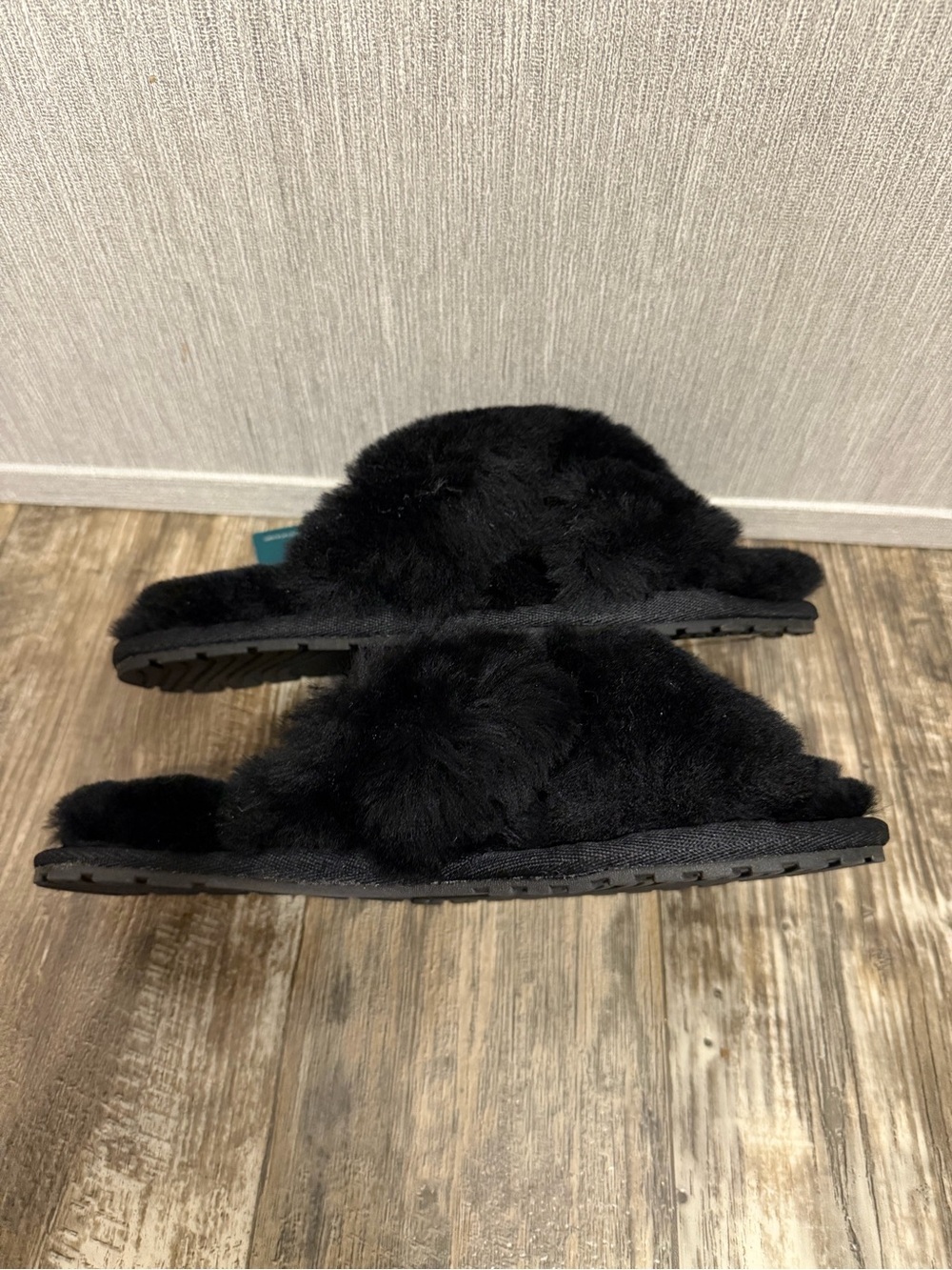 Emu Astralia Plush Black Cross-Band Women's Slippers Size 8 - Picture 10 of 12